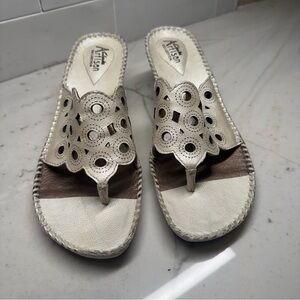 New Clark’s Artisan Cream and Brown Leather Cut-Out Wedge Sandals Size 7.5